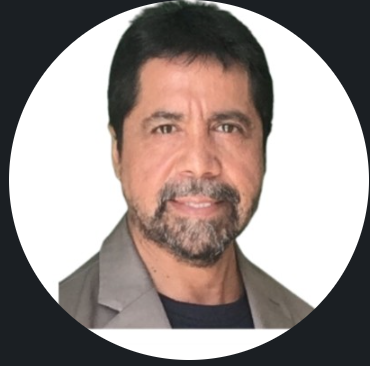 Ricardo, de Intelec Ltda., quien responde las consultas por WhatsApp
